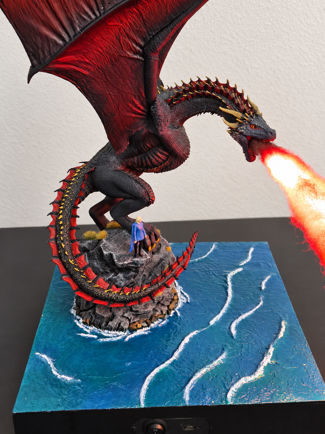 Handgemachtes Drachendiorama mit LED-Feuer-2.png