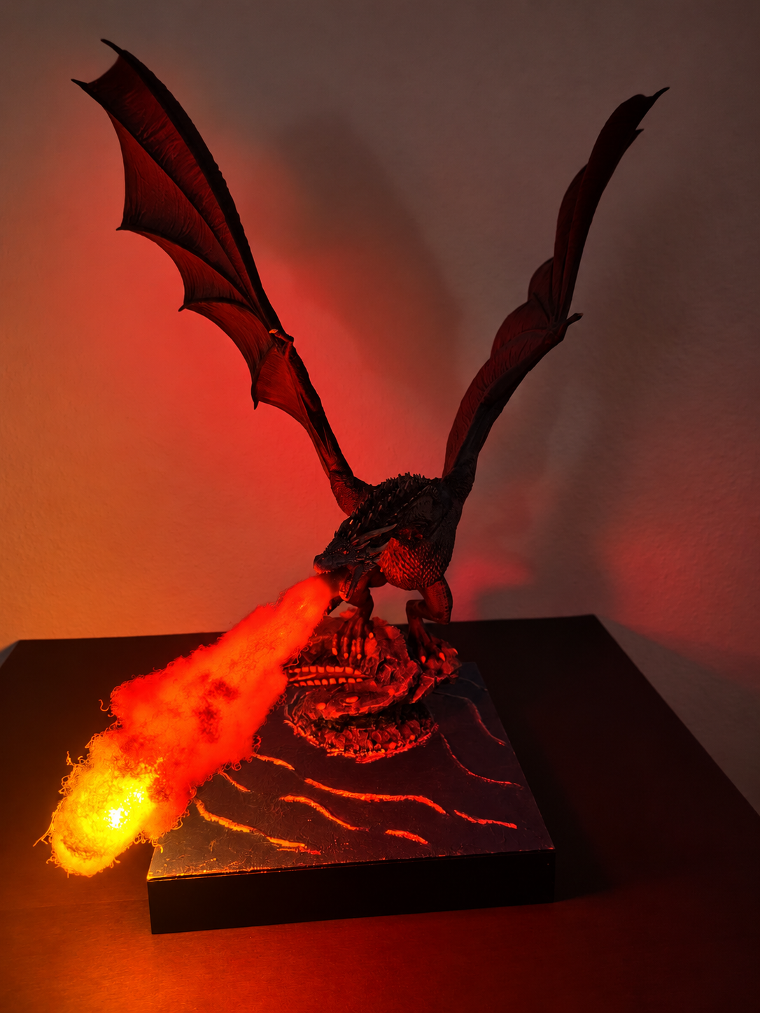 Handgemachtes 3D-Drachen-Diorama im LED-Nachtlicht-4.png