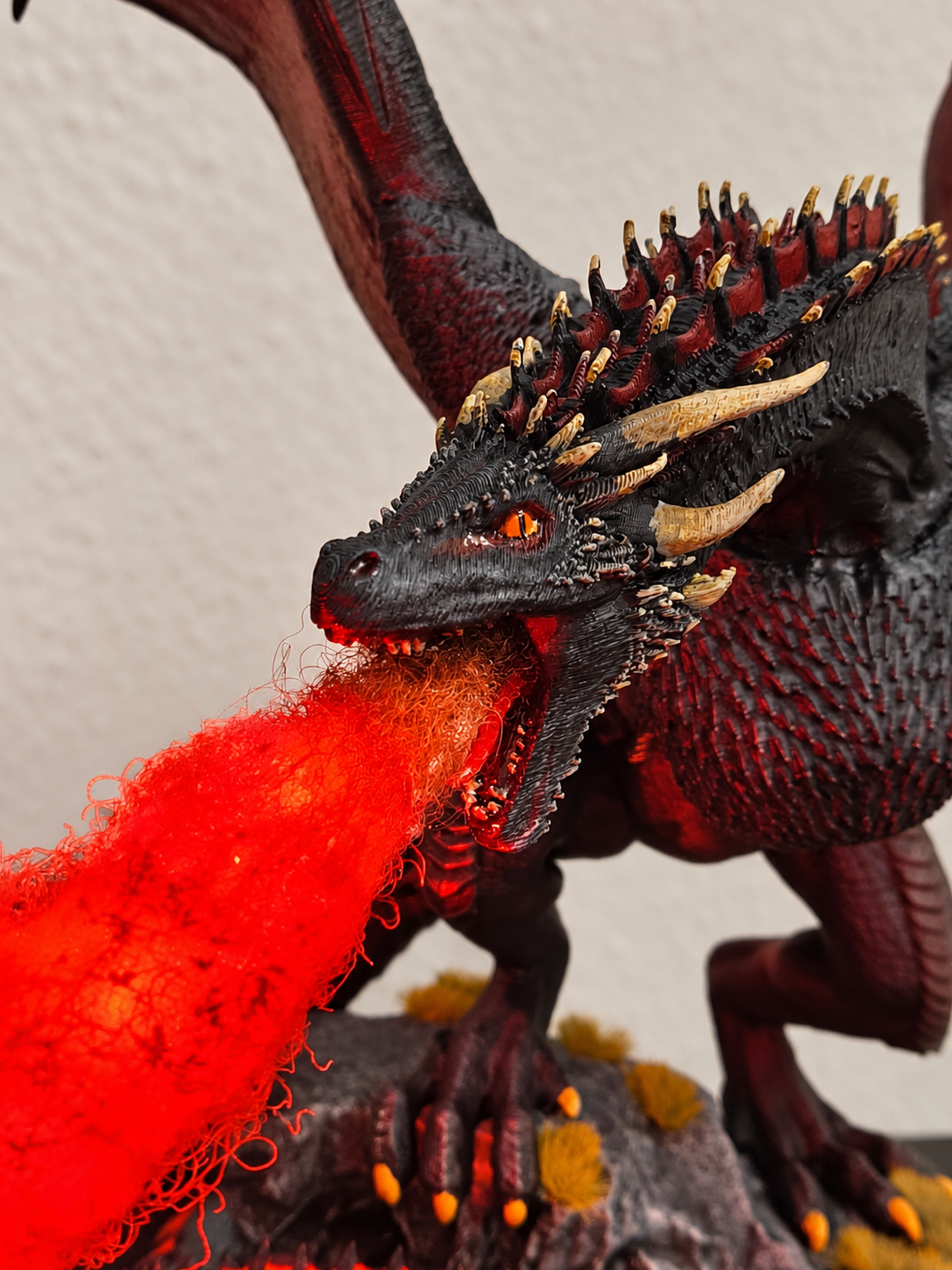 Handgemachtes 3D-Drachen-Diorama-3.png